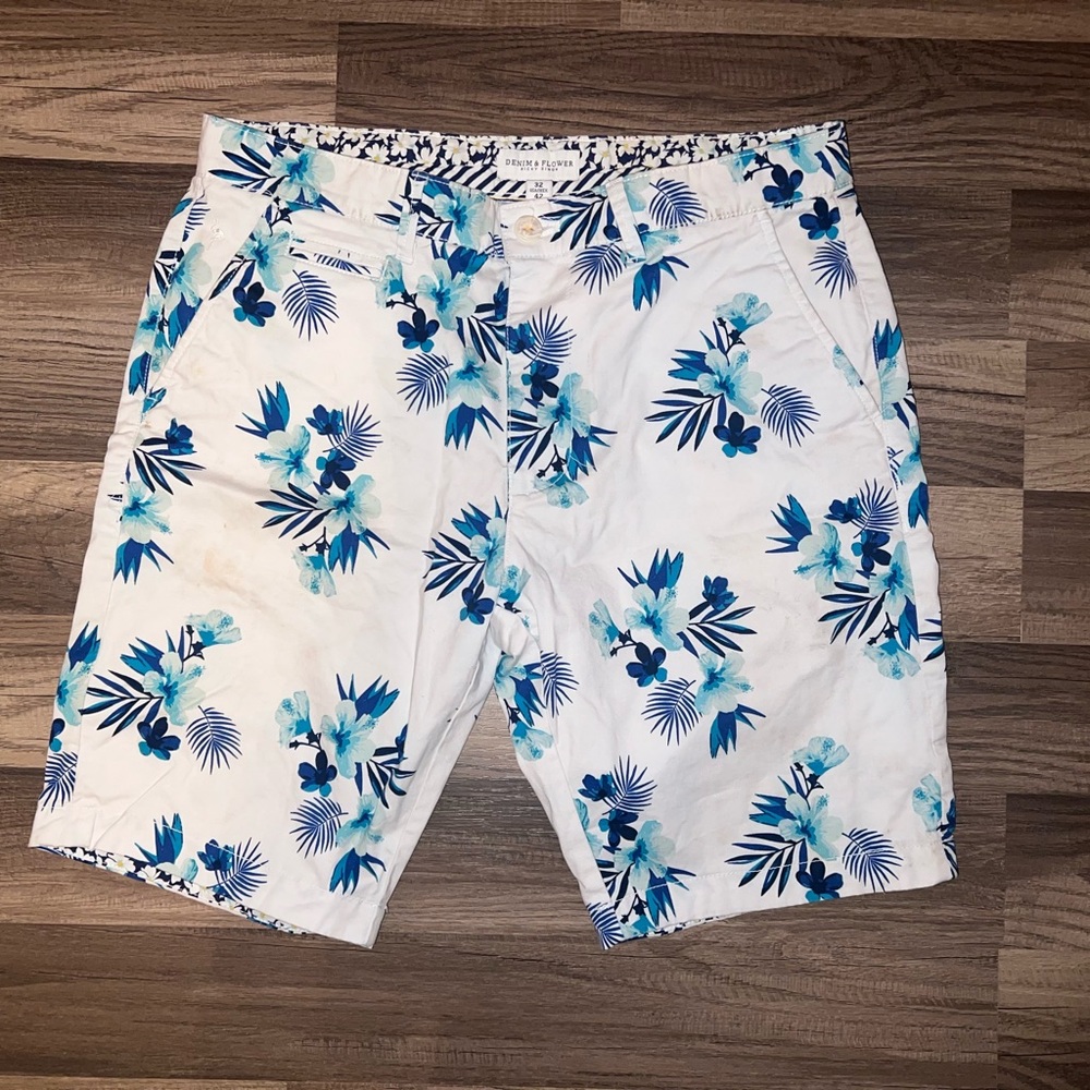 Denim & Flower Blue Floral White Shorts